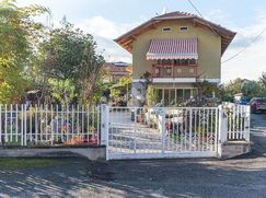Casa Bi/Trifamiliare in Residenziale