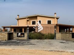 Casa Bi/Trifamiliare in Residenziale