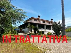 Casa Bi/Trifamiliare in Residenziale