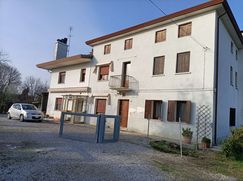 Casa Bi/Trifamiliare in Residenziale
