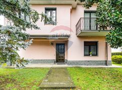 Casa Bi/Trifamiliare in Residenziale