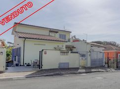 Casa Bi/Trifamiliare in Residenziale