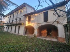 Casa Bi/Trifamiliare in Residenziale