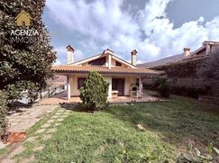 Casa Bi/Trifamiliare in Residenziale