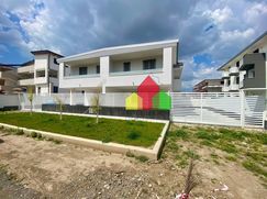 Casa Bi/Trifamiliare in Residenziale