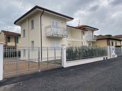 Casa Bi/Trifamiliare in Residenziale