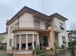Casa Bi/Trifamiliare in Residenziale