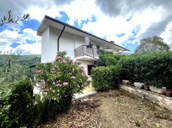 Casa Bi/Trifamiliare in Residenziale