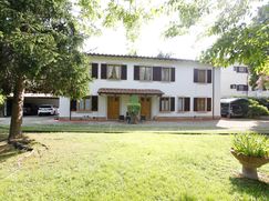 Casa Bi/Trifamiliare in Residenziale