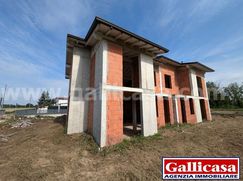Casa Bi/Trifamiliare in Residenziale