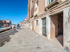 Negozio/Locale commerciale in Commerciale