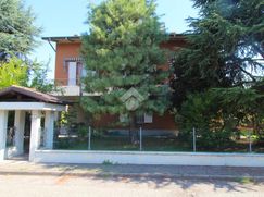 Casa Bi/Trifamiliare in Residenziale