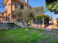 Casa Bi/Trifamiliare in Residenziale