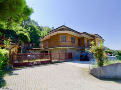 Casa Bi/Trifamiliare in Residenziale