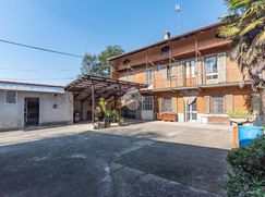 Casa Bi/Trifamiliare in Residenziale