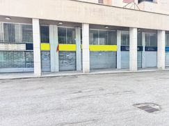 Negozio/Locale commerciale in Commerciale