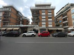 Negozio/Locale commerciale in Commerciale