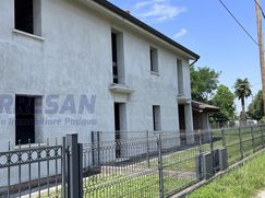 Casa Bi/Trifamiliare in Residenziale