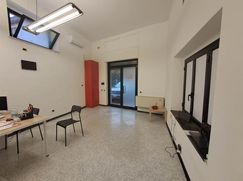 Negozio/Locale commerciale in Commerciale