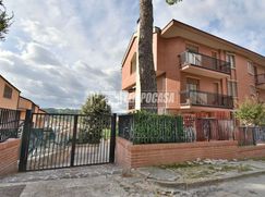 Casa Bi/Trifamiliare in Residenziale