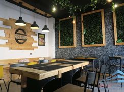 Attività/Licenza (con o senza mura) in Commerciale