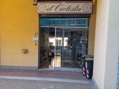 Negozio/Locale commerciale in Commerciale