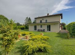 Casa Bi/Trifamiliare in Residenziale
