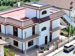Casa Bi/Trifamiliare in Residenziale