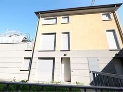 Casa Bi/Trifamiliare in Residenziale