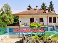 Casa Bi/Trifamiliare in Residenziale
