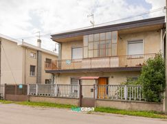 Casa Bi/Trifamiliare in Residenziale