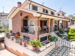 Casa Bi/Trifamiliare in Residenziale