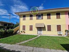 Casa Bi/Trifamiliare in Residenziale