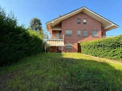 Casa Bi/Trifamiliare in Residenziale