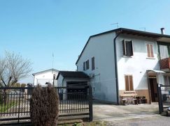 Casa Bi/Trifamiliare in Residenziale