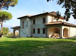 Casa Bi/Trifamiliare in Residenziale