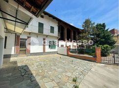 Casa Bi/Trifamiliare in Residenziale