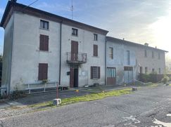 Casa Bi/Trifamiliare in Residenziale