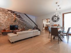 Casa Bi/Trifamiliare in Residenziale