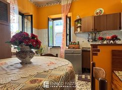 Casa Bi/Trifamiliare in Residenziale