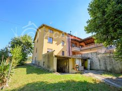 Casa Bi/Trifamiliare in Residenziale