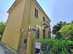 Casa Bi/Trifamiliare in Residenziale