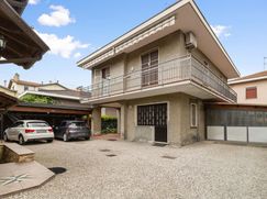 Casa Bi/Trifamiliare in Residenziale
