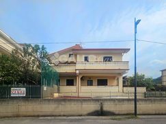 Casa Bi/Trifamiliare in Residenziale