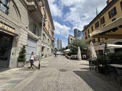 Attività/Licenza (con o senza mura) in Commerciale