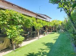 Casa Bi/Trifamiliare in Residenziale