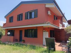 Casa Bi/Trifamiliare in Residenziale