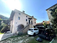 Casa Bi/Trifamiliare in Residenziale