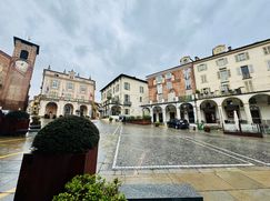 Attività/Licenza (con o senza mura) in Commerciale