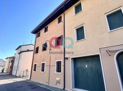 Casa Bi/Trifamiliare in Residenziale